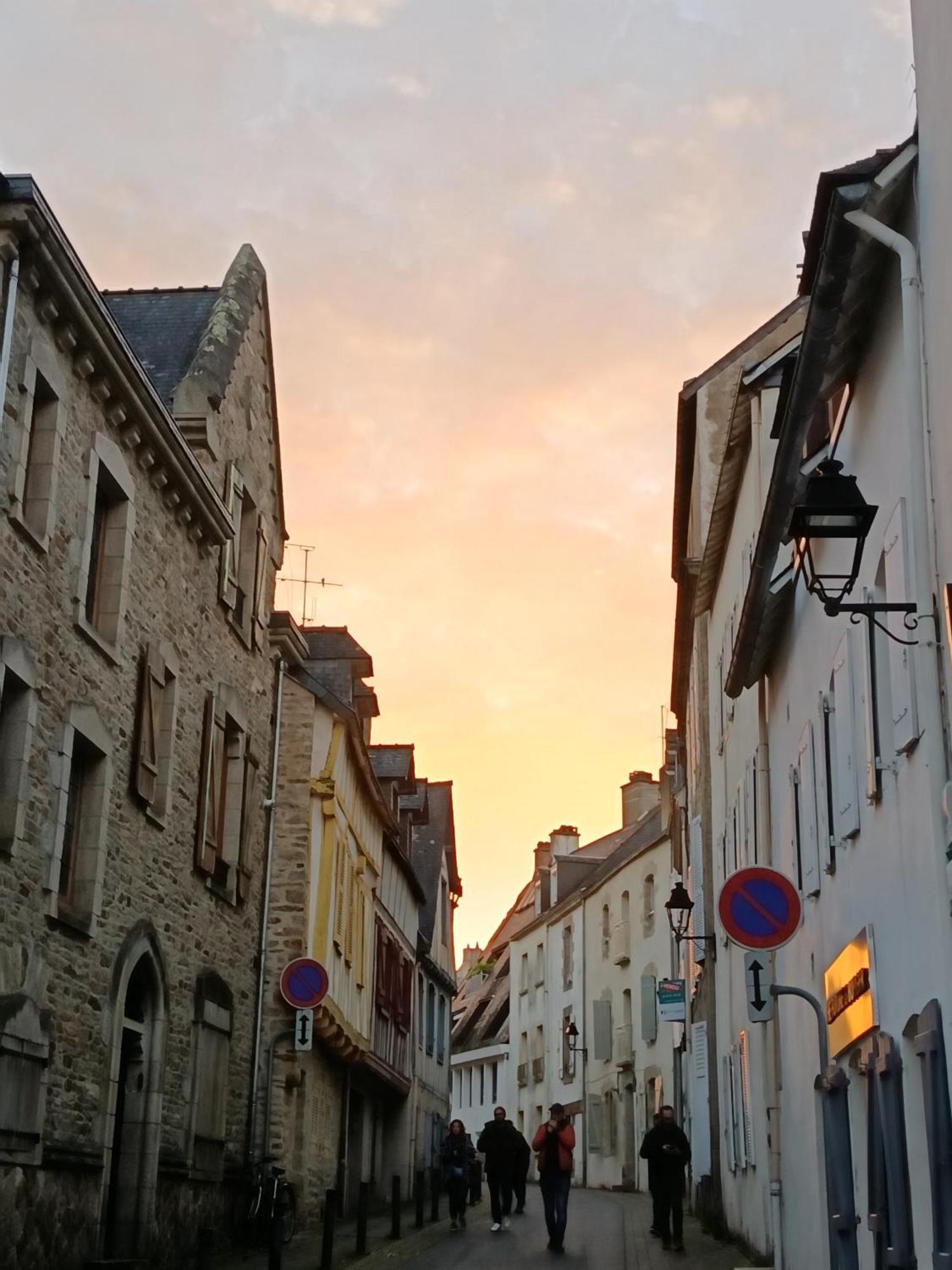 Au Centre De Vannes Exterior foto